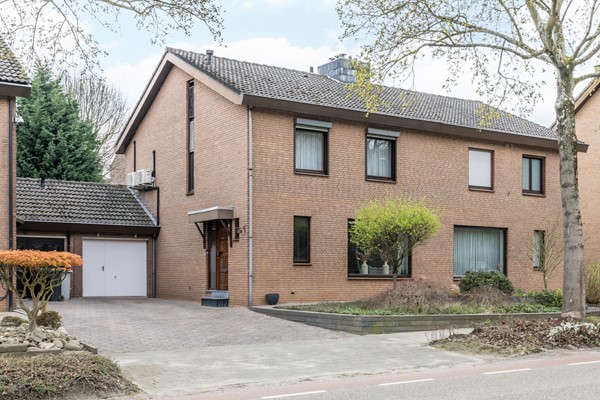 Te koop: Dr. Calsstraat 48 Landgraaf Instapklare uitstekend onderhouden geschakelde 2 kap woning in Schaesberg